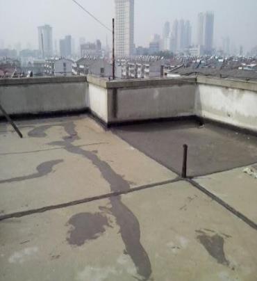册亨漏水维修 楼顶漏水是什么原因，楼顶漏水维修方法是什么?